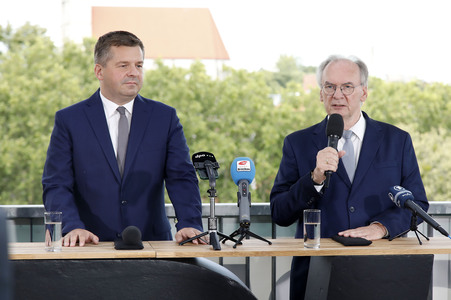 Pressekonferenz von Reiner Haseloff und Sven Schulze in Magdeburg