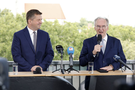 Pressekonferenz von Reiner Haseloff und Sven Schulze in Magdeburg