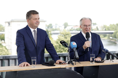 Pressekonferenz von Reiner Haseloff und Sven Schulze in Magdeburg