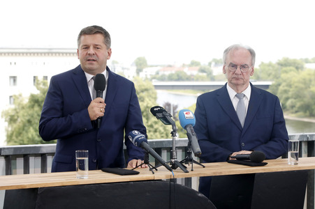 Pressekonferenz von Reiner Haseloff und Sven Schulze in Magdeburg