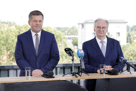 Pressekonferenz von Reiner Haseloff und Sven Schulze in Magdeburg