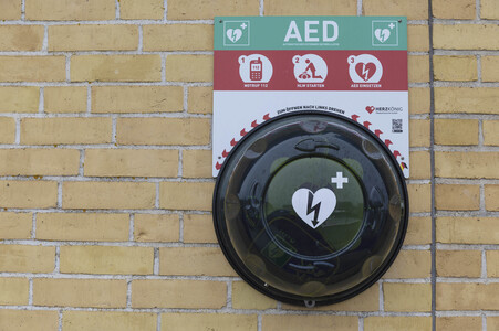 Symbolfoto AED