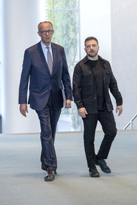 Pressestatement von Selenskyj und Merz in Berlin