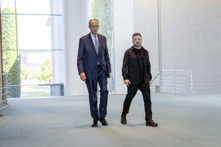 Pressestatement von Selenskyj und Merz in Berlin