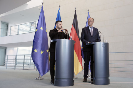 Pressestatement von Selenskyj und Merz in Berlin