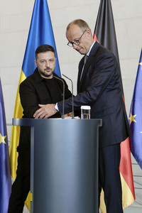 Pressestatement von Selenskyj und Merz in Berlin