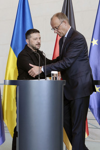 Pressestatement von Selenskyj und Merz in Berlin