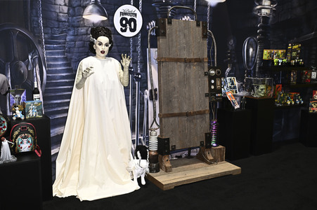 Midsummer Scream - Halloween & Horror Convention in Long Beach