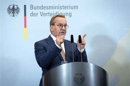 Friedrich Merz und Boris Pistorius beim Pressestatement zu Kabinettsthemen in Berlin