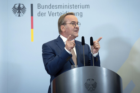 Friedrich Merz und Boris Pistorius beim Pressestatement zu Kabinettsthemen in Berlin