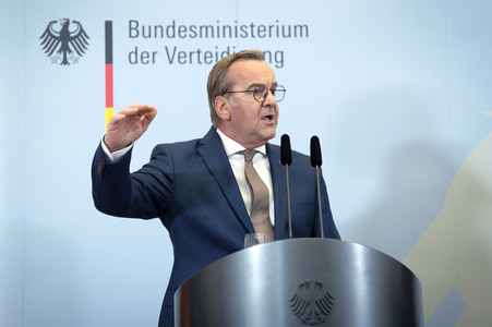 Friedrich Merz und Boris Pistorius beim Pressestatement zu Kabinettsthemen in Berlin