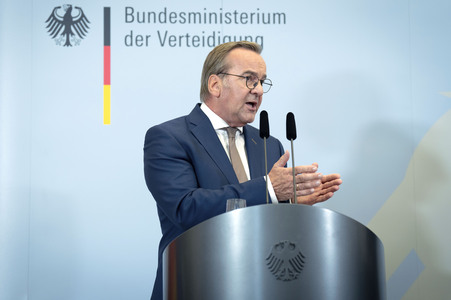 Friedrich Merz und Boris Pistorius beim Pressestatement zu Kabinettsthemen in Berlin