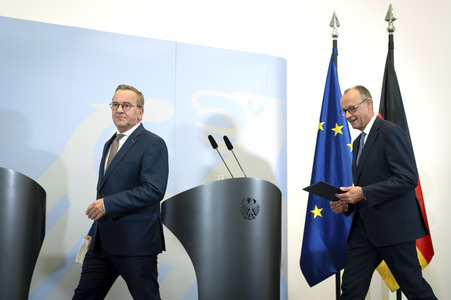 Friedrich Merz und Boris Pistorius beim Pressestatement zu Kabinettsthemen in Berlin