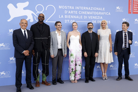 Photocall mit der Orizzonti Jury, Internationale Filmfestspiele von Venedig 2025