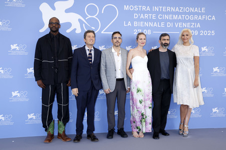 Photocall mit der Orizzonti Jury, Internationale Filmfestspiele von Venedig 2025