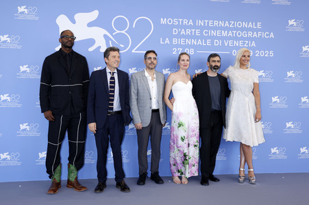 Photocall mit der Orizzonti Jury, Internationale Filmfestspiele von Venedig 2025
