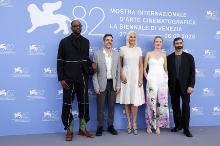 Photocall mit der Orizzonti Jury, Internationale Filmfestspiele von Venedig 2025