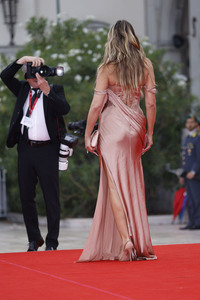 Festivaleröffnung mit Filmpremiere 'Grace', Internationale Filmfestspiele von Venedig 2025