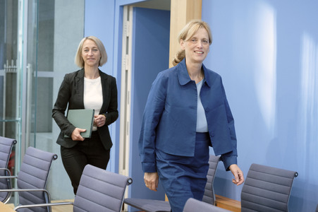 Bundespressekonferenz 'Kinder- und Jugendschutz in der digitalen Welt' in Berlin