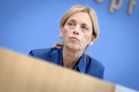 Bundespressekonferenz 'Kinder- und Jugendschutz in der digitalen Welt' in Berlin