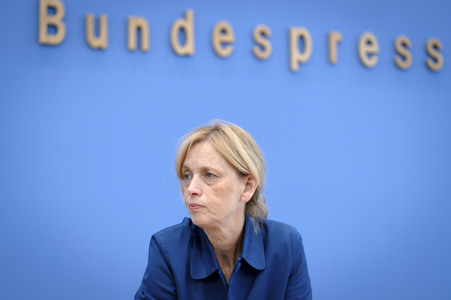 Bundespressekonferenz 'Kinder- und Jugendschutz in der digitalen Welt' in Berlin