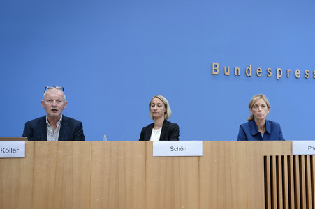 Bundespressekonferenz 'Kinder- und Jugendschutz in der digitalen Welt' in Berlin