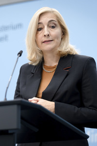 Pressestatement von Nina Warken in Berlin