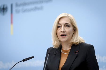 Pressestatement von Nina Warken in Berlin