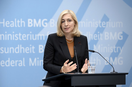 Pressestatement von Nina Warken in Berlin