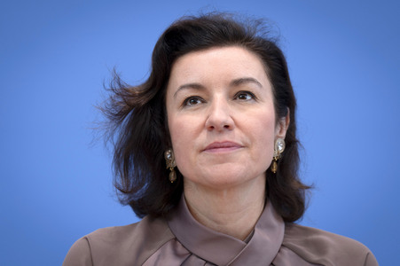 Bundespressekonferenz 'Vorstellung der OECD-Studie Bildung auf einen Blick 2025' in Berlin