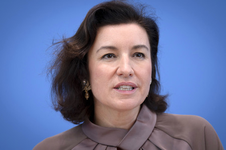 Bundespressekonferenz 'Vorstellung der OECD-Studie Bildung auf einen Blick 2025' in Berlin