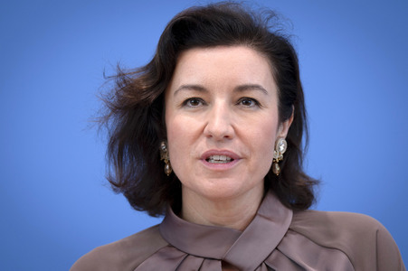 Bundespressekonferenz 'Vorstellung der OECD-Studie Bildung auf einen Blick 2025' in Berlin