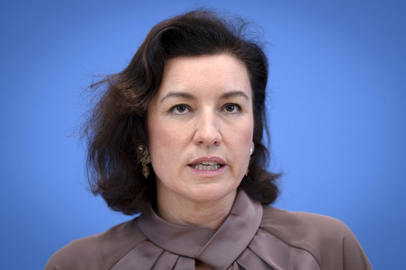 Bundespressekonferenz 'Vorstellung der OECD-Studie Bildung auf einen Blick 2025' in Berlin