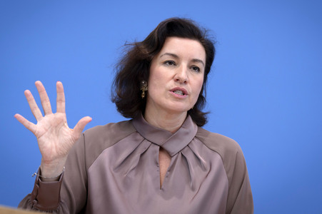 Bundespressekonferenz 'Vorstellung der OECD-Studie Bildung auf einen Blick 2025' in Berlin