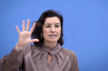 Bundespressekonferenz 'Vorstellung der OECD-Studie Bildung auf einen Blick 2025' in Berlin