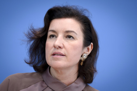 Bundespressekonferenz 'Vorstellung der OECD-Studie Bildung auf einen Blick 2025' in Berlin