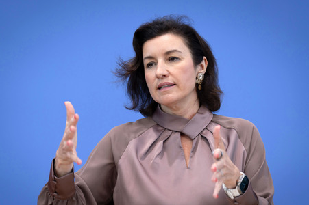 Bundespressekonferenz 'Vorstellung der OECD-Studie Bildung auf einen Blick 2025' in Berlin