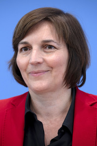 Bundespressekonferenz 'Vorstellung der OECD-Studie Bildung auf einen Blick 2025' in Berlin