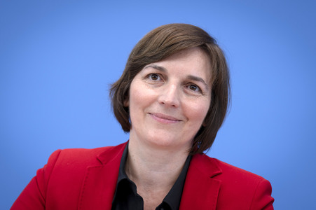 Bundespressekonferenz 'Vorstellung der OECD-Studie Bildung auf einen Blick 2025' in Berlin