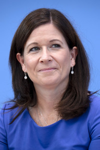 Bundespressekonferenz 'Vorstellung der OECD-Studie Bildung auf einen Blick 2025' in Berlin