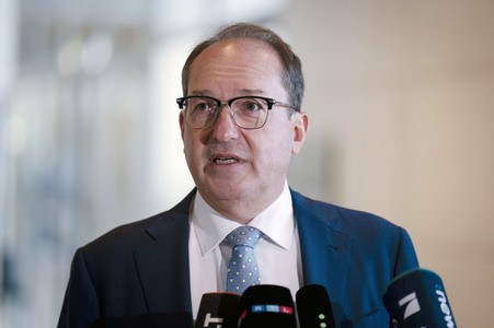 Pressestatement von Alexander Dobrindt in Berlin