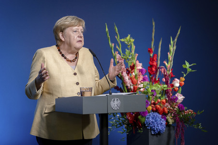 Ausstellungseröffnung 'Unsichtbare Wissenschaftlerinnen - Versäumte Bilder' in Berlin