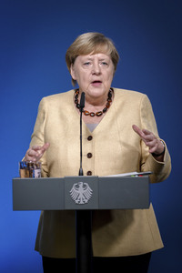 Ausstellungseröffnung 'Unsichtbare Wissenschaftlerinnen - Versäumte Bilder' in Berlin