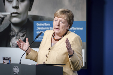 Ausstellungseröffnung 'Unsichtbare Wissenschaftlerinnen - Versäumte Bilder' in Berlin