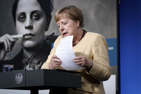 Ausstellungseröffnung 'Unsichtbare Wissenschaftlerinnen - Versäumte Bilder' in Berlin