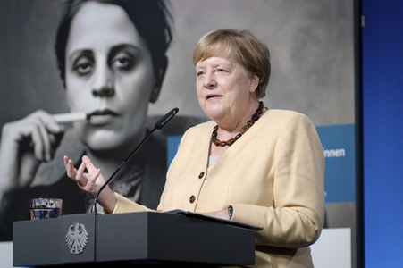 Ausstellungseröffnung 'Unsichtbare Wissenschaftlerinnen - Versäumte Bilder' in Berlin