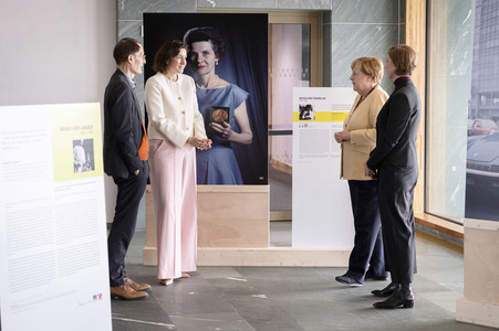 Ausstellungseröffnung 'Unsichtbare Wissenschaftlerinnen - Versäumte Bilder' in Berlin