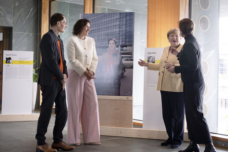 Ausstellungseröffnung 'Unsichtbare Wissenschaftlerinnen - Versäumte Bilder' in Berlin