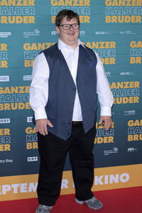 Filmpremiere 'Ganzer halber Bruder' in Köln