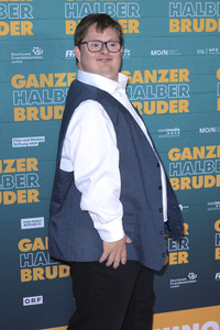 Filmpremiere 'Ganzer halber Bruder' in Köln
